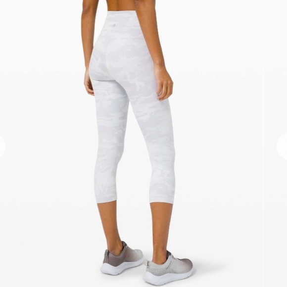 Lululemon Wonder Under High Waist  21"
Camo Alpine White  Leggings Size 4 - Picture 5 of 15